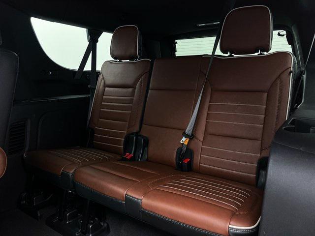 Photo of 2024 White Frost Tricoat GMC Yukon XL