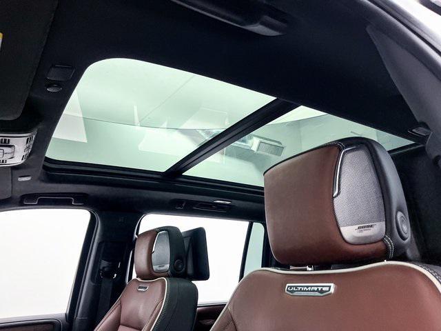 Photo of 2024 White Frost Tricoat GMC Yukon XL