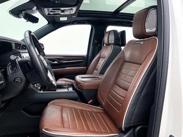 Photo of 2024 White Frost Tricoat GMC Yukon XL