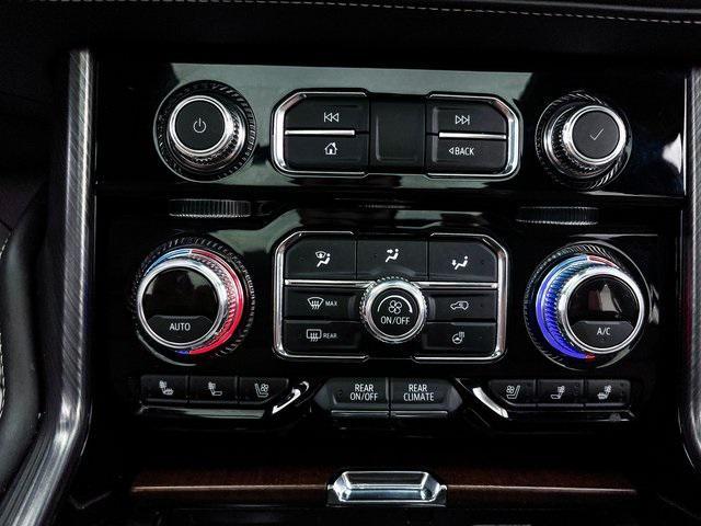 Photo of 2024 White Frost Tricoat GMC Yukon XL