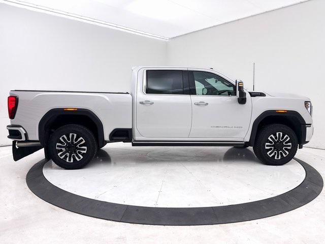 Photo of 2024 White Frost Tricoat GMC Sierra 3500
