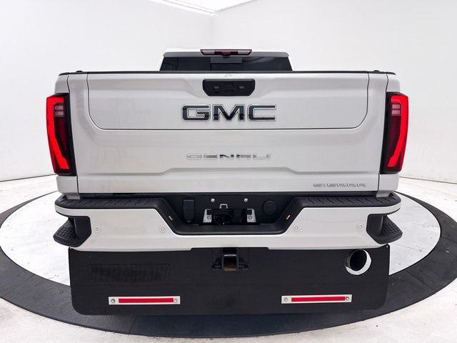 Photo of 2024 White Frost Tricoat GMC Sierra 3500