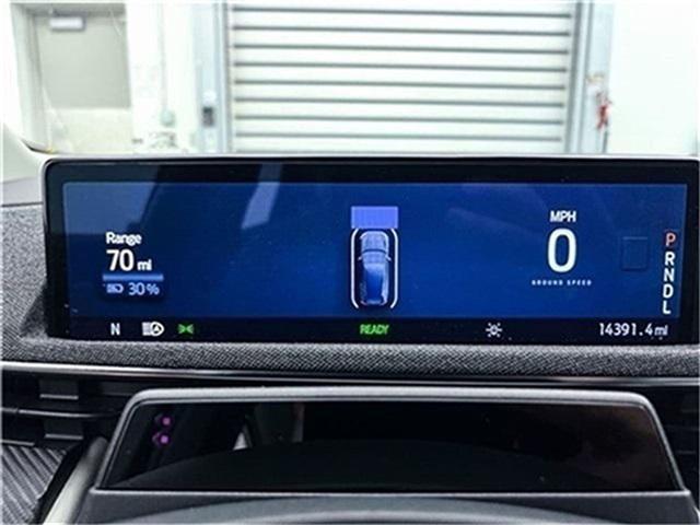 Photo of 2021 ICONIC SILVER METALLIC Ford Mustang Mach-E