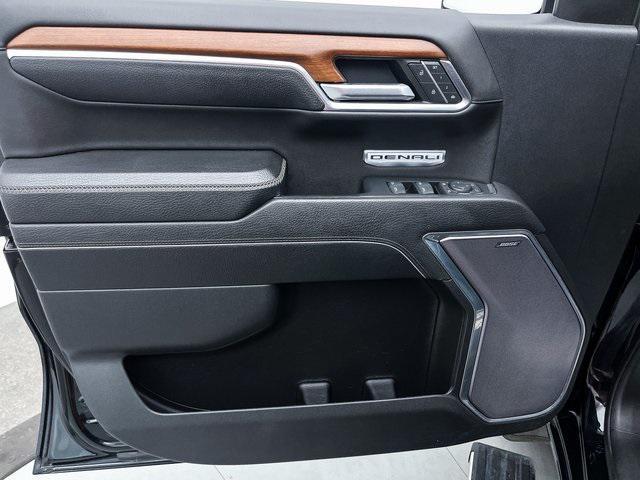 Photo of 2023 Onyx Black GMC Sierra 1500