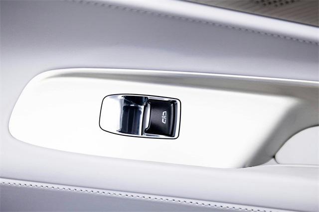 Photo of 2020 Arctic White Chevrolet Corvette