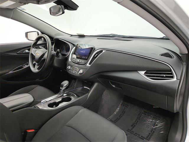 Photo of 2022 Silver Ice Metallic Chevrolet Malibu