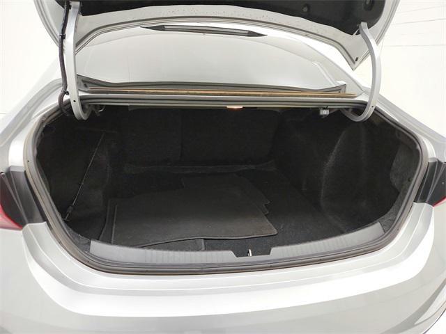 Photo of 2022 Silver Ice Metallic Chevrolet Malibu