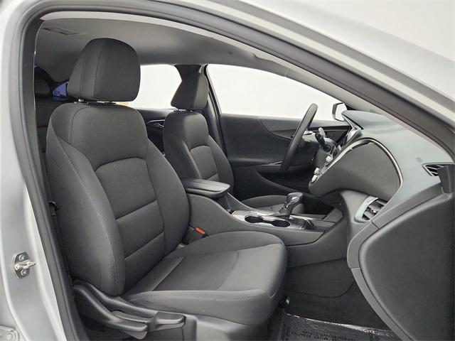 Photo of 2022 Silver Ice Metallic Chevrolet Malibu
