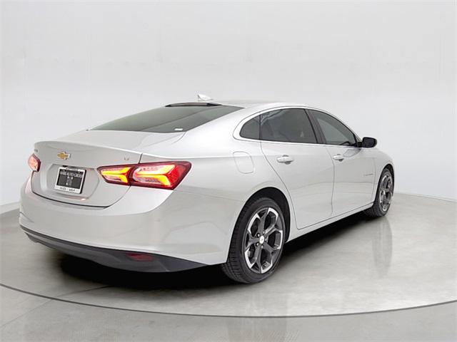 Photo of 2022 Silver Ice Metallic Chevrolet Malibu