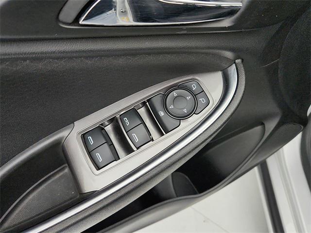 Photo of 2022 Silver Ice Metallic Chevrolet Malibu