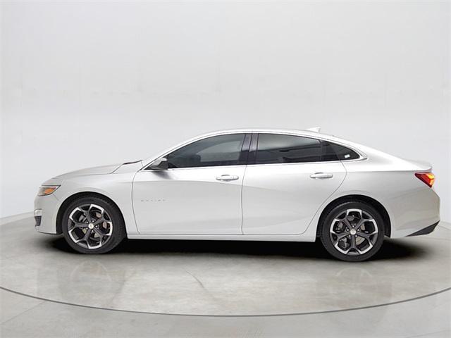 Photo of 2022 Silver Ice Metallic Chevrolet Malibu
