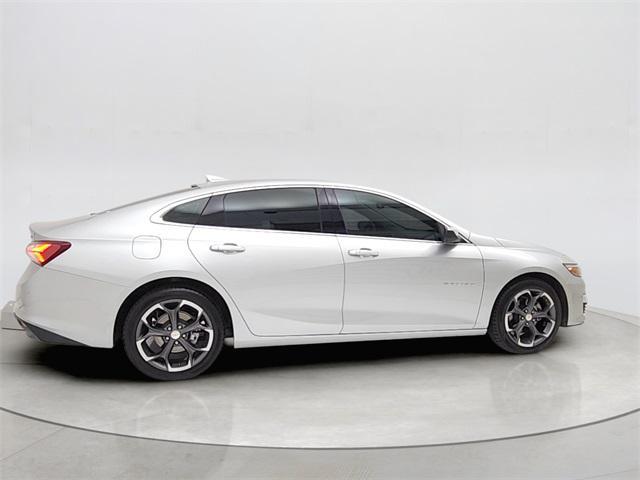 Photo of 2022 Silver Ice Metallic Chevrolet Malibu