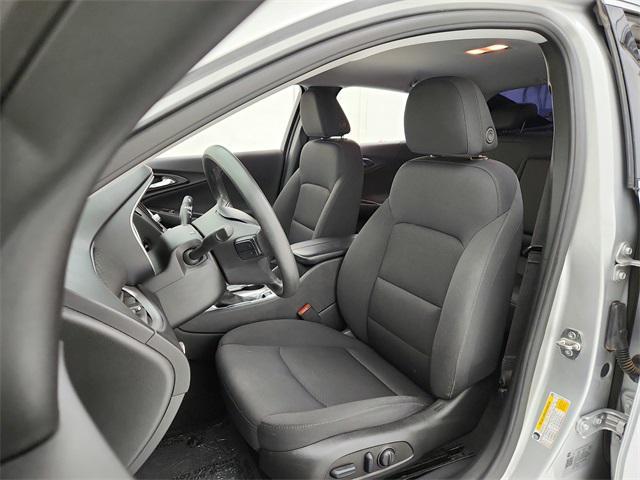Photo of 2022 Silver Ice Metallic Chevrolet Malibu