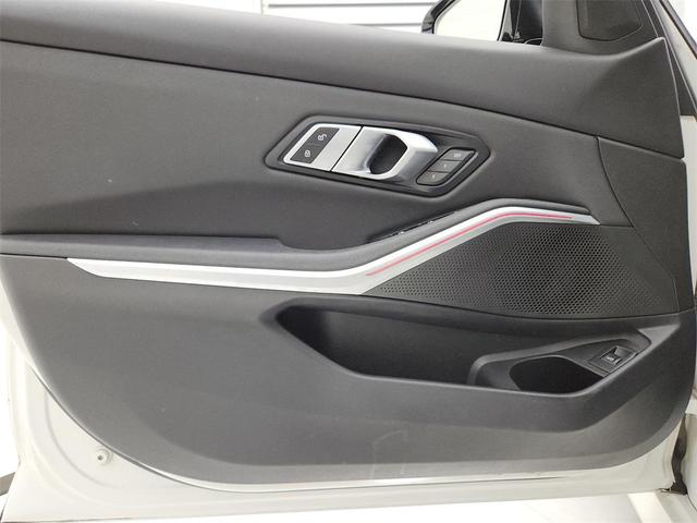 Photo of 2021 Alpine White BMW 330