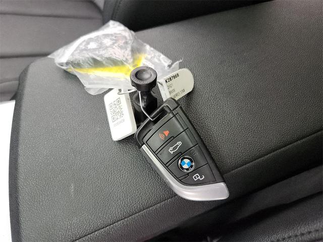 Photo of 2021 Alpine White BMW 330