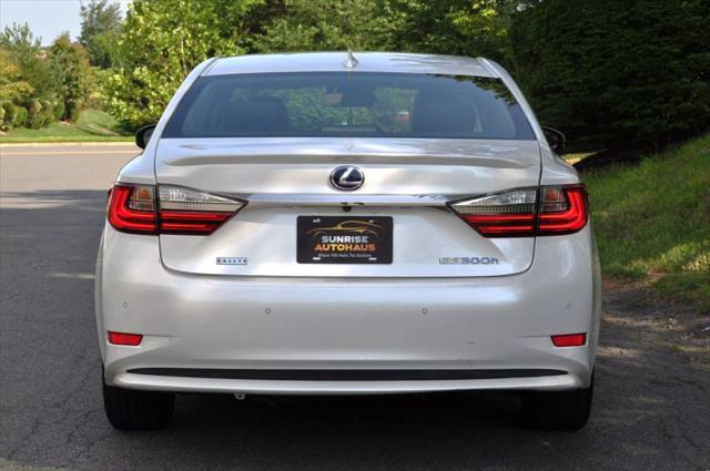 Photo of 2018 Eminent White Pearl Lexus ES 300h