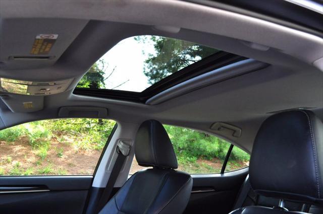 Photo of 2018 Eminent White Pearl Lexus ES 300h