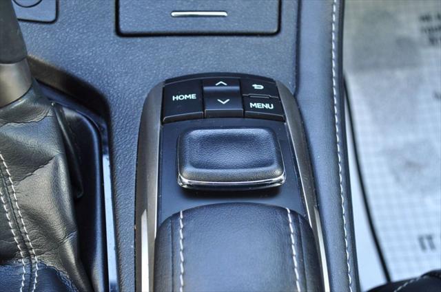 Photo of 2018 Eminent White Pearl Lexus ES 300h