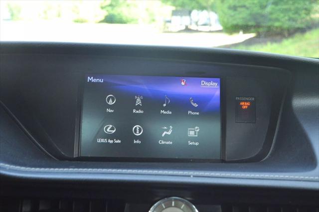 Photo of 2018 Eminent White Pearl Lexus ES 300h
