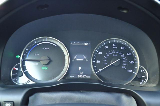 Photo of 2018 Eminent White Pearl Lexus ES 300h