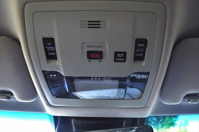 Photo of 2018 Eminent White Pearl Lexus ES 300h