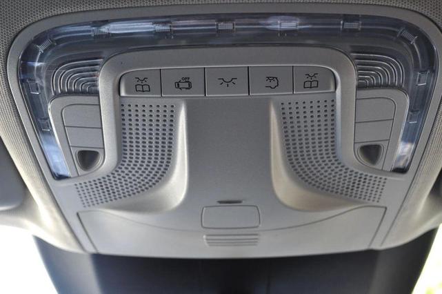 Photo of 2016 Brilliant Silver Metallic Mercedes-Benz Metris