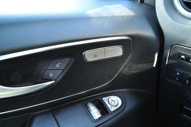 Photo of 2016 Brilliant Silver Metallic Mercedes-Benz Metris