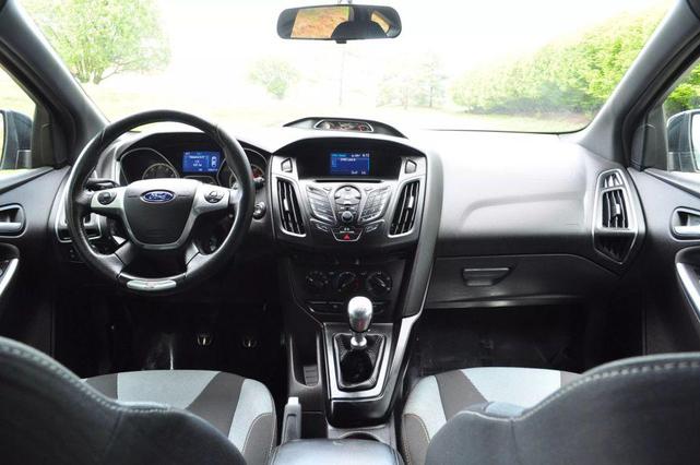 Photo of 2014 Ingot Silver Ford Focus ST