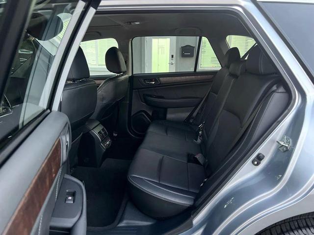 Photo of 2018 Ice Silver Metallic Subaru Outback