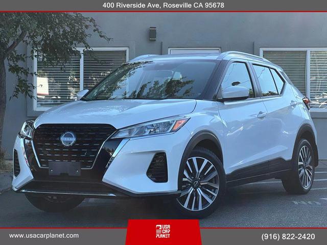 Photo of 2022 White Nissan Kicks
