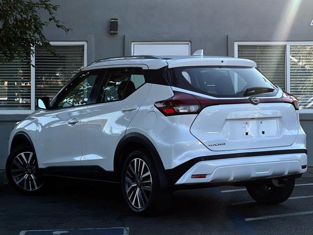 Photo of 2022 White Nissan Kicks