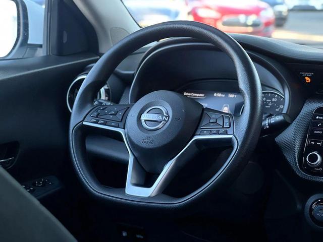Photo of 2022 White Nissan Kicks