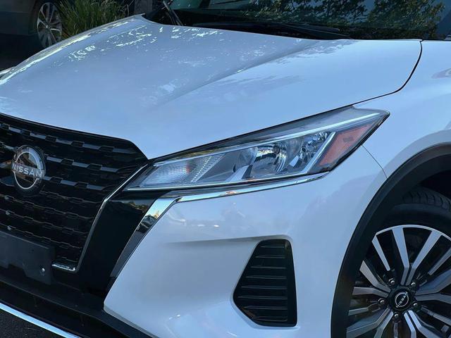 Photo of 2022 White Nissan Kicks