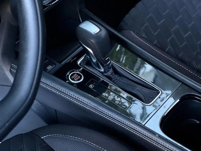 Photo of 2022 White Nissan Kicks