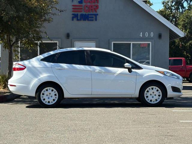 Photo of 2019 Oxford White Ford Fiesta