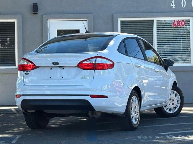 Photo of 2019 Oxford White Ford Fiesta