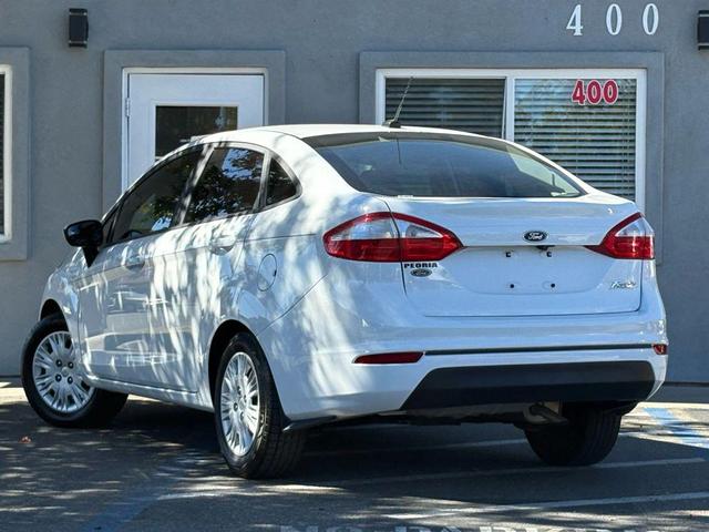 Photo of 2019 Oxford White Ford Fiesta