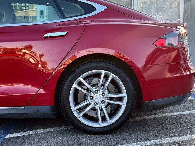 Photo of 2013 Red Tesla Model S