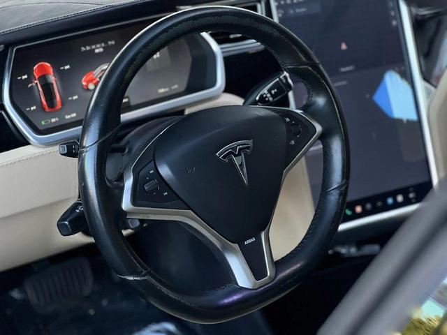 Photo of 2013 Red Tesla Model S