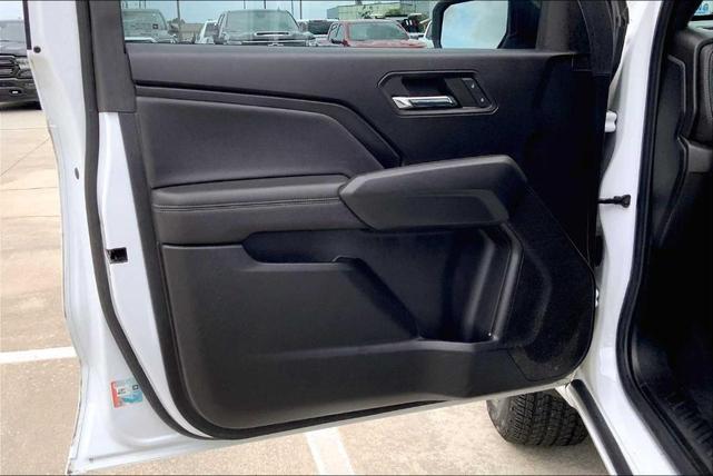 Photo of 2023 Summit White Chevrolet Colorado