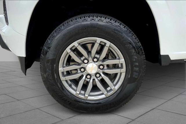 Photo of 2023 Summit White Chevrolet Colorado