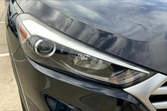 Photo of 2017 Black Noir Pearl Hyundai TUCSON