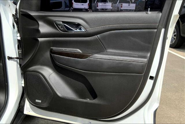 Photo of 2021 Summit White GMC Acadia