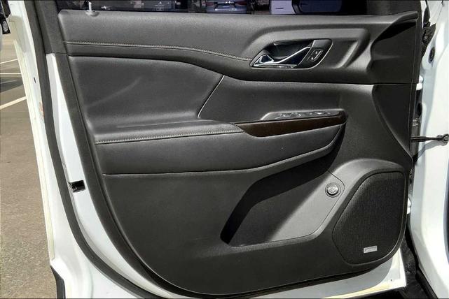 Photo of 2021 Summit White GMC Acadia