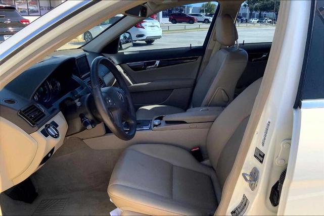 Photo of 2009 Arctic White Mercedes-Benz C-Class