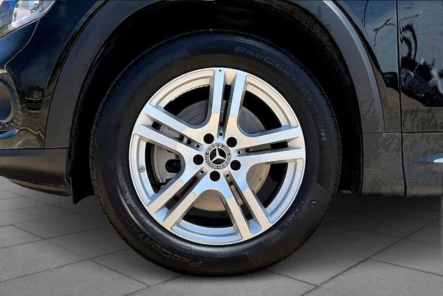 Photo of 2023 Midnight Black Mercedes-Benz GLB 250