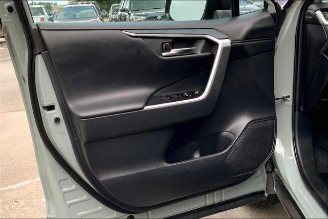 Photo of 2019 Lunar Rock / Ice Edge Roof Toyota RAV4