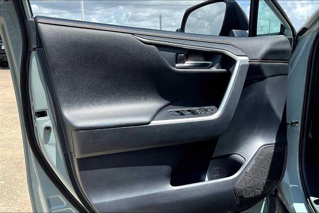 Photo of 2019 Lunar Rock / Ice Edge Roof Toyota RAV4