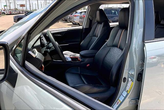 Photo of 2019 Lunar Rock / Ice Edge Roof Toyota RAV4
