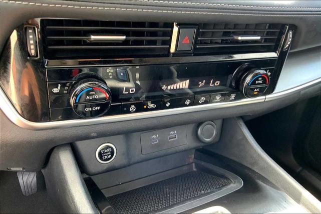 Photo of 2021 White Nissan Rogue